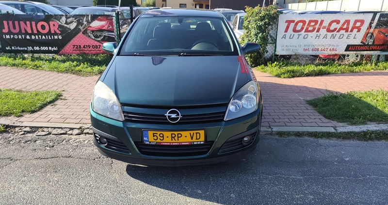Opel Astra cena 9999 przebieg: 205000, rok produkcji 2005 z Gąbin małe 781